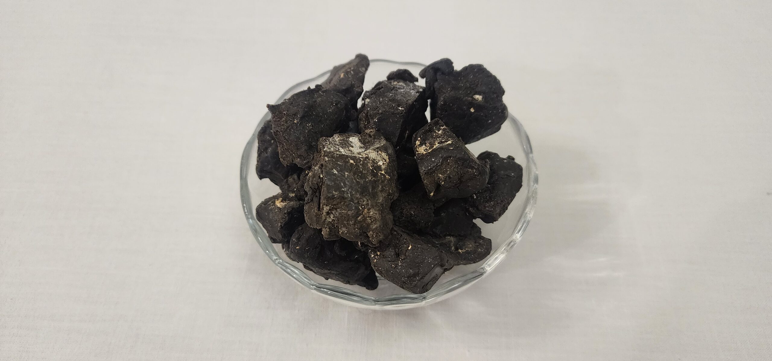 عنبر اشهب (استفراغ نهنگ عنبر) عنبر اشهب (استفراغ نهنگ عنبر)